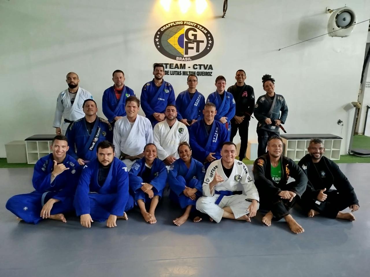 Turma adulto das 08h30 com o Prof. Lúcio Flávio