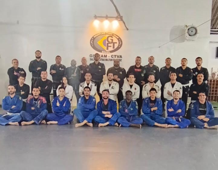 Turma de jiu-jitsu das 20h com o Prof. Nestor